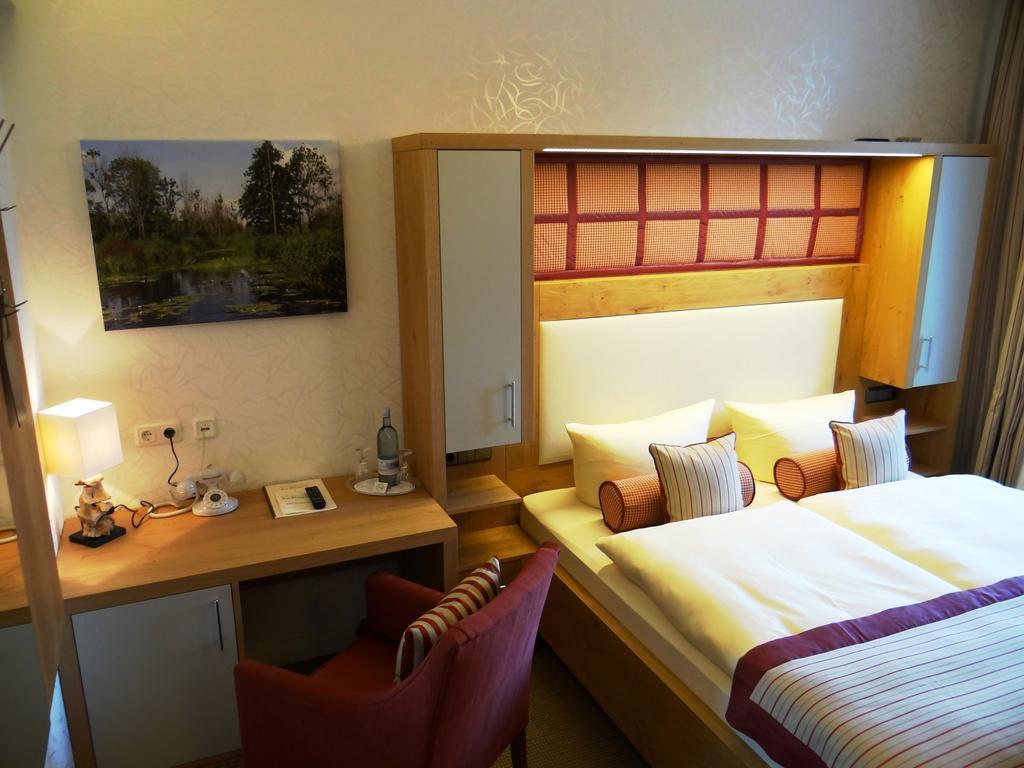 Hotel Und Restaurant Am Peenetal Liepen  Стая снимка